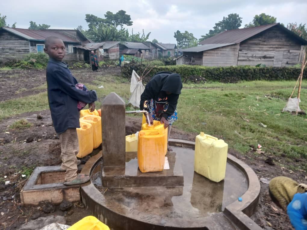 Pose de la tuyauterie du réseau d’eau de Kihonga et Muhe — vue 5