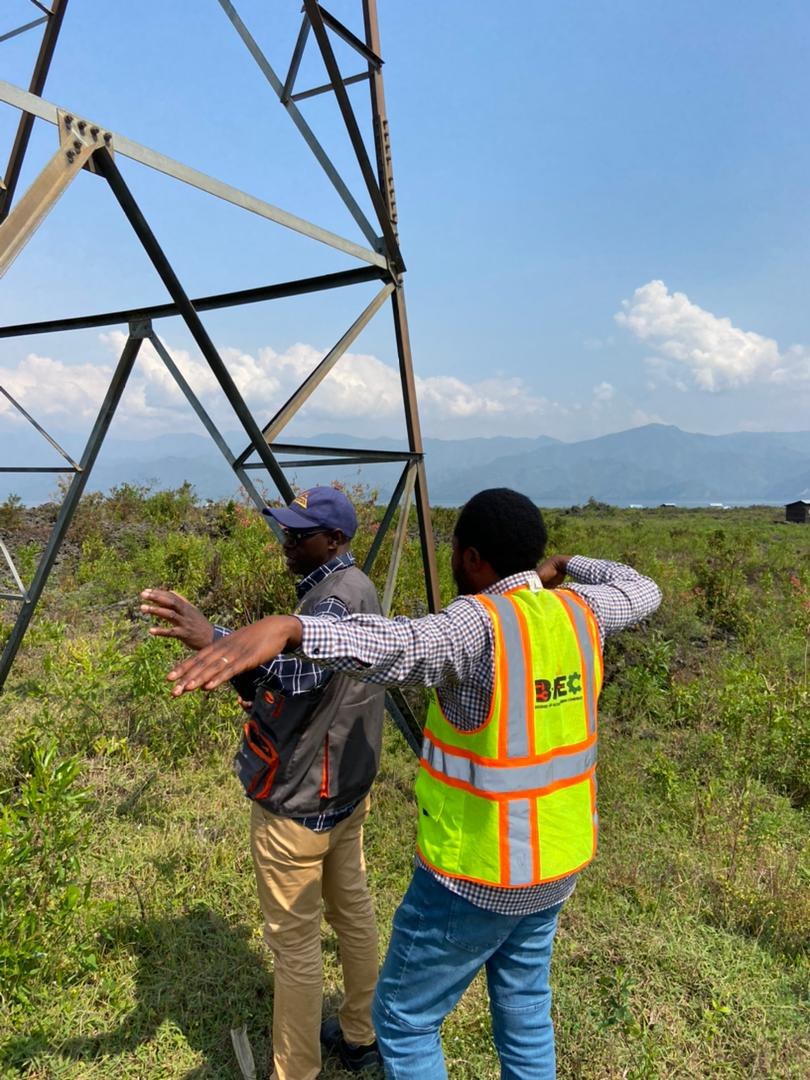 Débroussaillement des plateformes de la ligne HTCA Bukavu-Goma — vue 4